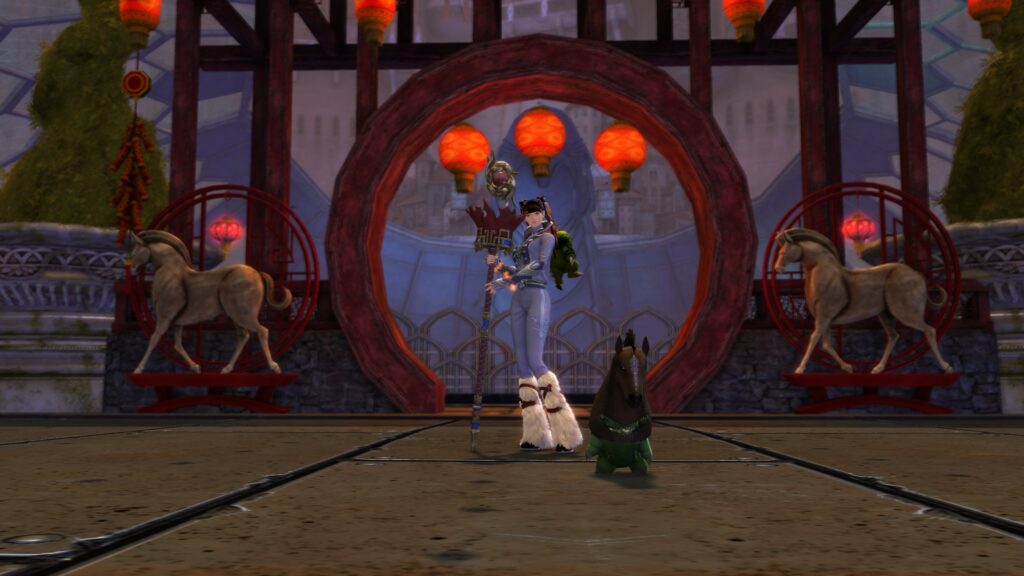 Menschen-Frau mit neuem Pferdemonjahrstab und Choya mit Pferdekopf